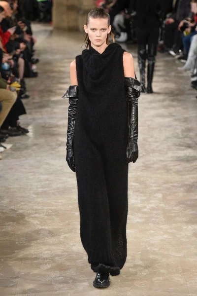Look 30